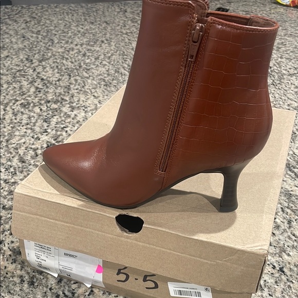 Clarks Brown Leather Heeled Boots with Side Zipper - Picture 1 of 5